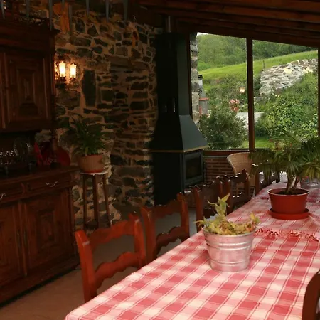 Pikatzaenea Country house *